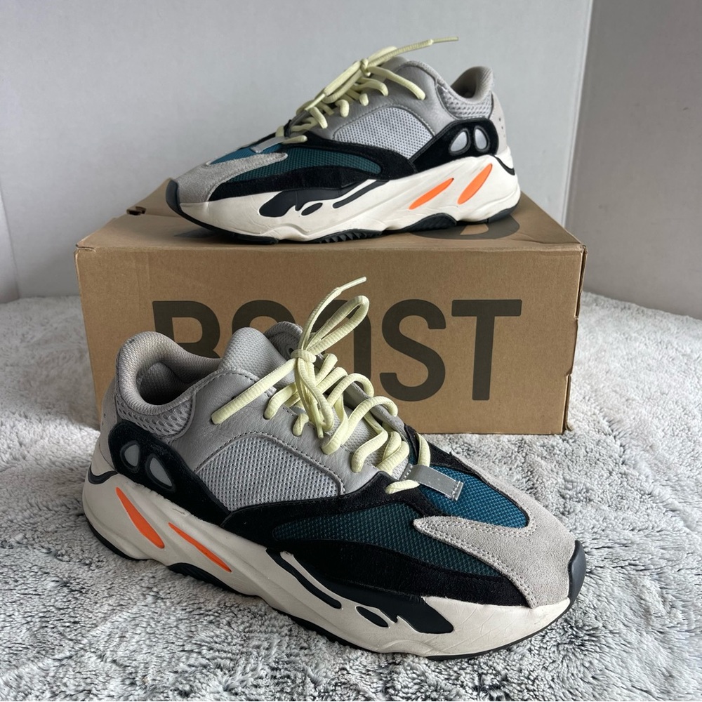 Yeezy boost 700 waver runner Men’s Size 8.5